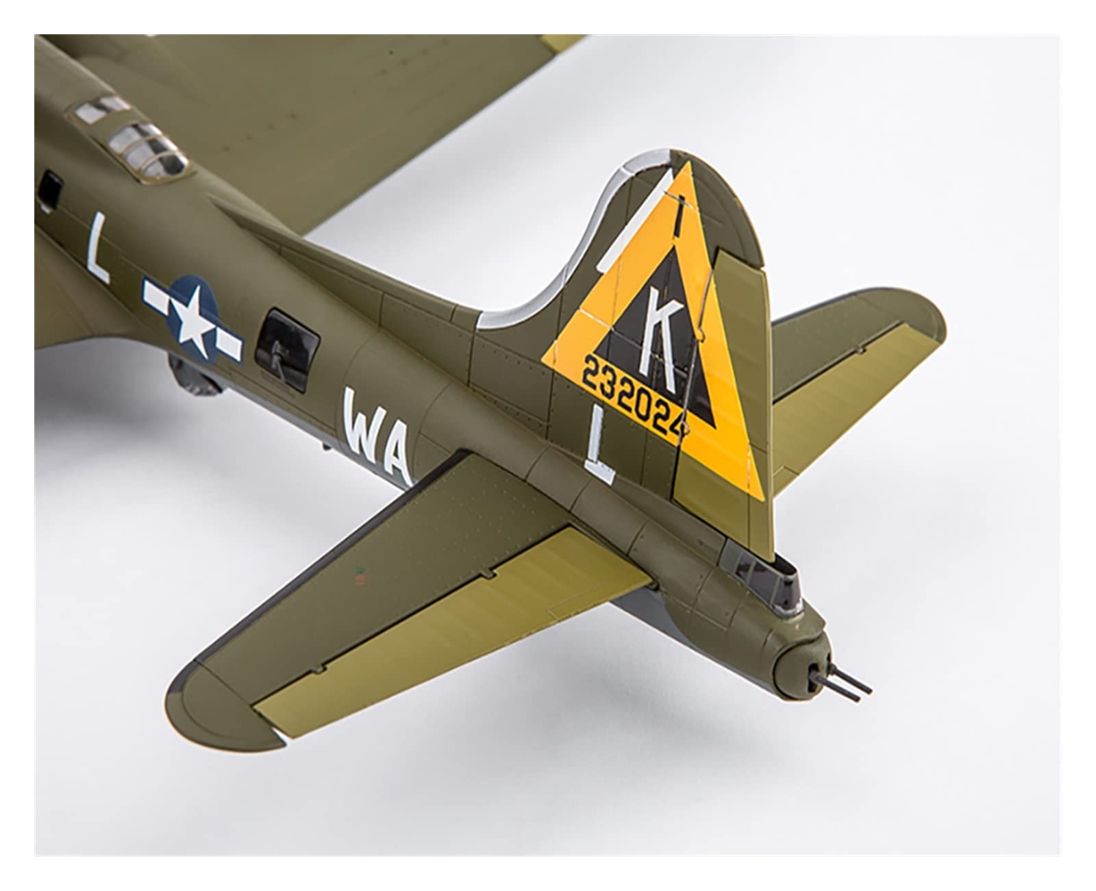 Amazon.co.jp: 飛行機 模型 完成品 1 72 フィット B-17G 要塞爆撃機
